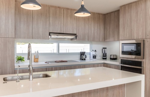 Avellanas Beach House | Villa de Piña: Brand New, 2 Min Drive to Surf & Sunsets @ Playa Avellanas