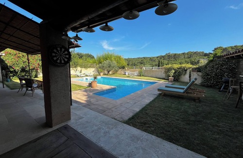 Barjac Villa | Villa de Village Paisible, Sans vis à vis Avec Piscine