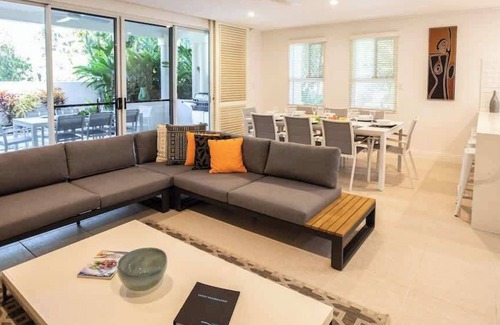 Port Douglas Condo | Villa Del Mar - Beachfront Port Douglas