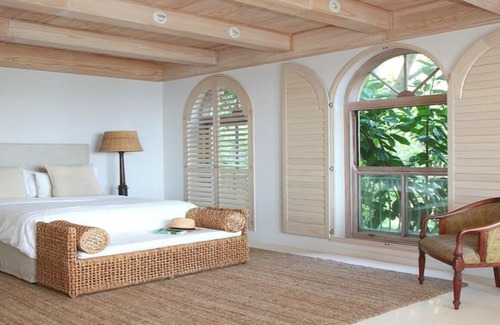 Bantry Bay Villa | Villa del Mar - 'Luxurious en-suite bedroom with lounge and stunning sea view balcony in Bantry Bay'