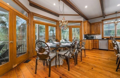 Isle of Palms House | 'Villa Del Mare' ~ PRIVATE POOL/HOT TUB, OCEAN VIEWS, ELEV!