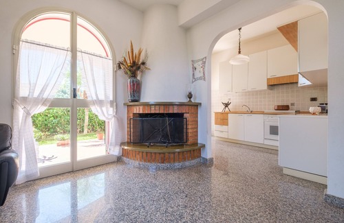 Tonnarella Villa | Villa "Delle Pomelie" with Private Garden, Balconies, and Wi-Fi