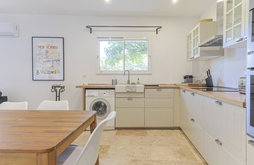 Monteux Villa | Villa des Cieux, a cosy holiday home with private pool in Provence for 8 people