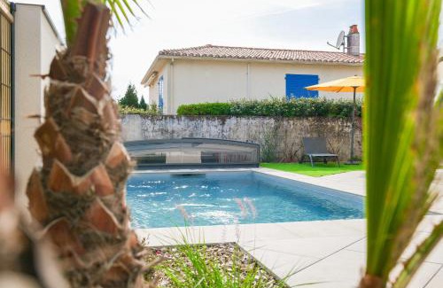 Jard-sur-Mer House | Villa des Hérondais avec piscine - idéal familles - 8 personnes