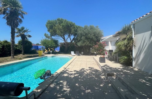 La Jarne Villa | Villa des palmiers avec piscine