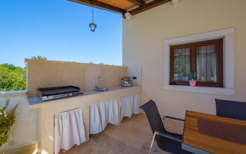 Zminj Villa | Villa Desapemani with heated pool