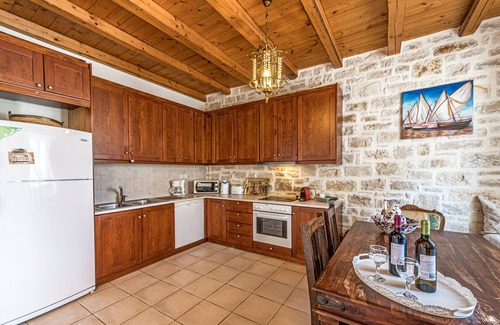 Prines Villa | Villa Despina in Prines Crete: A/C, Pr. pool, WiFi.
