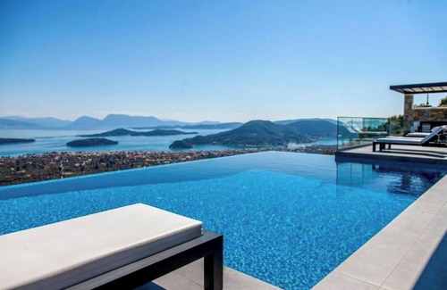 Nidri Villa | Villa "Desun Suites Green" with Private Pool, Sea View and Garden