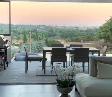 Mandelieu-La-Napoule Villa | Villa Dezem-Infinity pool-Near Cannes-Panorama-AC
