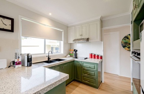 Clifton Springs House | Villa Di Mare - 230m to shops