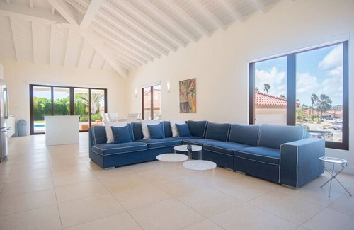 Noord House | Villa Di Oro!Close to Palm Beach!