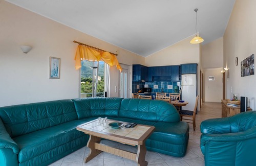 Plaka Villa | Villa Diana in Plaka - BY APOKORONAS VILLAS