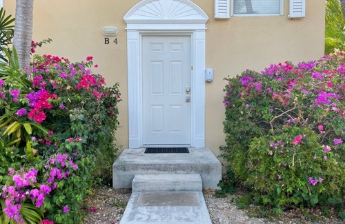 Grace Bay House | Villa Diez, Pool & Boat Charters