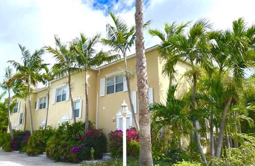 Grace Bay House | Villa Diez, Pool & Boat Charters