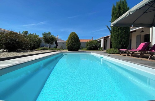 La Couarde-sur-Mer Villa | Villa du Bois Henri IV : Villa with heated swimming pool for up to 8 people