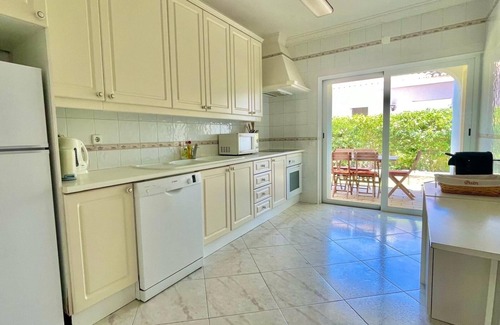Quarteira House | Villa du Golf III-garden and private pool-air conditioning-5 minutes from the beach