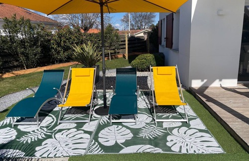 Biscarrosse Villa | VILLA DU PRAT A colorful residence.