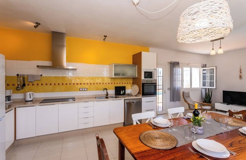 Nazaret House | villa dulce celestin lanzarote (wifi and pool heated by the sun)