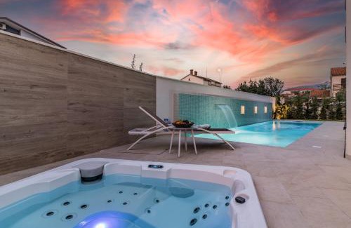 Fazana Villa | Villa Elena Deluxe mit Whirlpool und beheiztem Pool am Meer und wunderschönen Blick auf die Brijuni Inseln