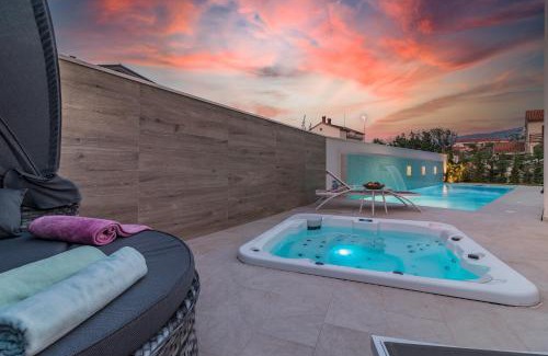 Fazana Villa | Villa Elena Deluxe mit Whirlpool und beheiztem Pool am Meer und wunderschönen Blick auf die Brijuni Inseln