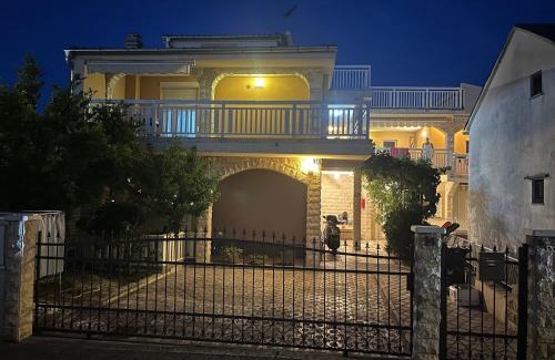 Pirovac Apartment | Villa Ella