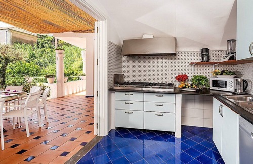 Pogerola Villa | Villa Emozione: A splendid two-story villa which faces the sun and the sea, with Free WI-FI.