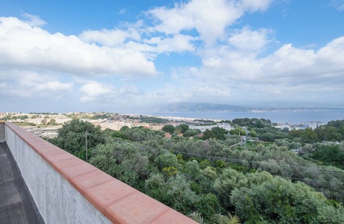 Faro Superiore Villa | Villa Emy with Sea View, Garden and Wi-Fi