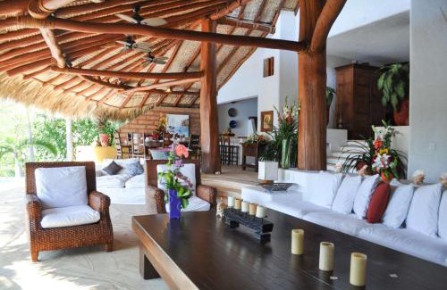 Zihuatanejo Villa | Villa Encantada at StayPV