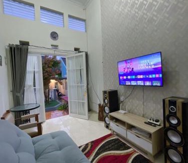 Oro Oro Ombo House | Villa ERICK Batu dekat Jatimpark 2