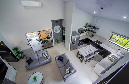 La Fortuna House | Villa Escondida Charming 3bedroom house with WiFi and AC in brilliant La Fortuna