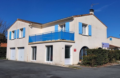 Saint-Palais-sur-Mer Villa | VILLA F4 (100m2) balcony, beach 300m, swimming pool, WIFI billiards table soccer