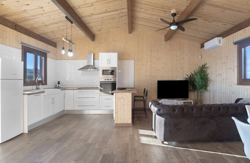 Campano Villa | Villa 'Fatema' with Private Pool, Wi-Fi and Air Conditioning