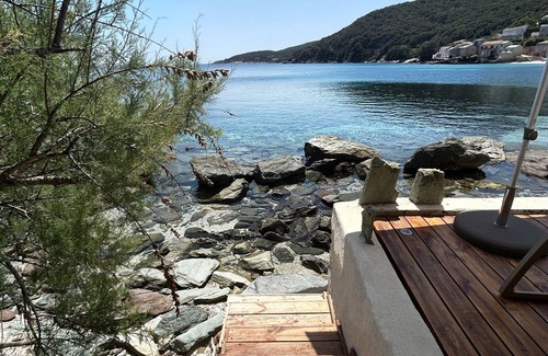 Meria House | Villa flat with garden and direct access to the beach - sensational -