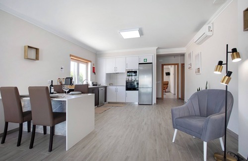Caldas da Rainha Villa | 'Villa ‘Flor’ with Heated Pool, Whirlpool, Wi-Fi and Air Conditioning