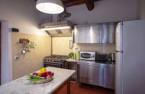 Palaia Villa | Villa Florale (10 Guests) - Family villa with pool in the heart of Tuscany