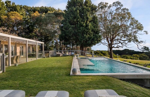 Boneo House | Villa Floretti Heated Spa with Stunning Views