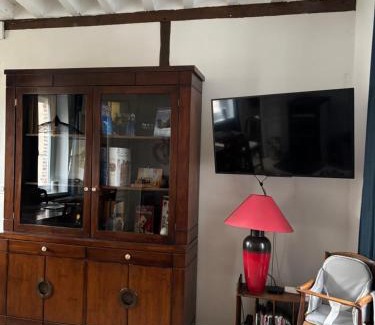 Fontaine-la-Gaillarde House | Villa Fontaine avec piscine intérieur chauffée-Maison de campagne Familiale -idéal Vacances ou Séjour Professionnel -3 chambres-Bureau séparé -Lit Bébé - Parking Facile & Gratuit