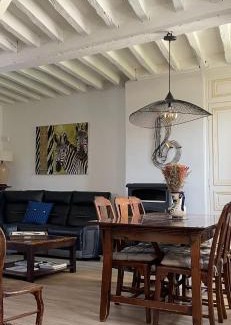 Fontaine-la-Gaillarde House | Villa Fontaine avec piscine intérieur chauffée-Maison de campagne Familiale -idéal Vacances ou Séjour Professionnel -3 chambres-Bureau séparé -Lit Bébé - Parking Facile & Gratuit