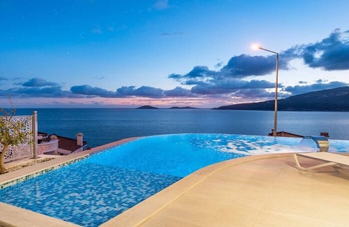 Kalkan Villa | Villa for 10, Superb Sea Views, Heated Pool, Sauna & Hamam. 5 Mins Walk to Sea!
