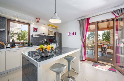 Visnjan Villa | Villa for 4 persons near Poreč, with garden and a pool with salt water.
