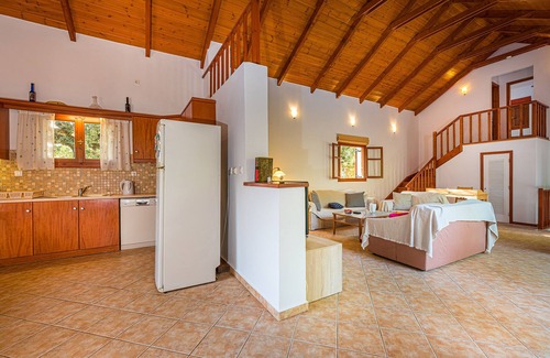 Neromilos Villa | Villa for 6 p. with private pool 400 m from the sea