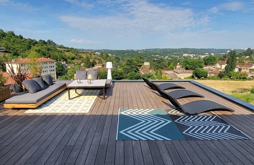 Saint-Romain-au-Mont-d'Or House | Villa Avec Piscine et vue Dans la Nature Immédiate Lyonnaise