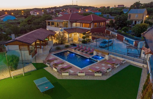 Vir Villa | Villa Frenky, Vir, heated pool, jacuzzi, pool, volleyball court, football court, www.zadarvillas