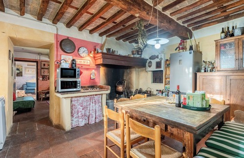 Lucca Villa | Villa 'Gabriella' with Private Garden, Balcony and Wi-Fi