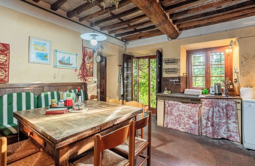 Lucca Villa | Villa 'Gabriella' with Private Garden, Balcony and Wi-Fi