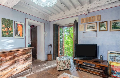 Lucca Villa | Villa 'Gabriella' with Private Garden, Balcony and Wi-Fi