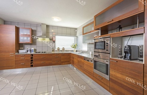 Cerro de Aguia Ski Chalet | Villa Gardénia - amazing sea view, games rooms, pool, wifi