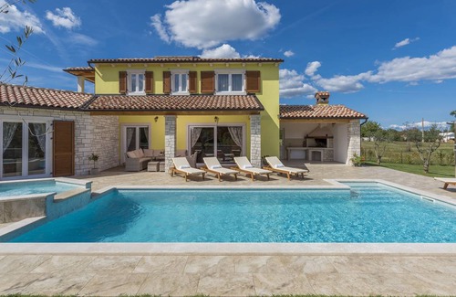 Jakovici House | Villa Gardenia with pool, garden and jacuzzi