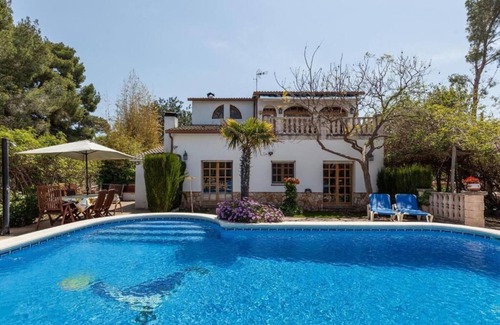 Castellet i la Gornal House | Villa Gessami - Perfect BCN Getaway