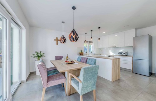 Prolozac Villa | Villa Great Escape - Three Bedroom Villa, Sleeps 8